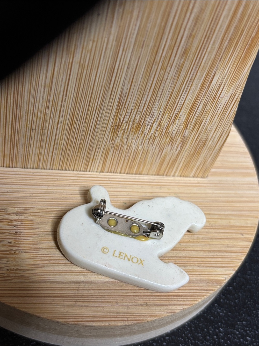 Lenox Ceramic White Enamel Sleigh Brooch with Gold Trim and Rhinestones - Picture 4 of 6